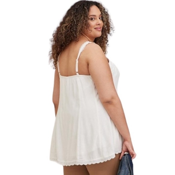 Torrid White Rayon Fit And Flare Slub Lace Trim Button Front Tank - Picture 2 of 8